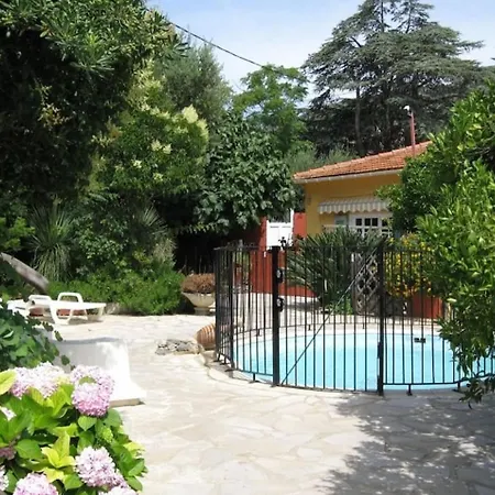 Le Clos Fleuri ★ N°9 La Perle Du Lavandou